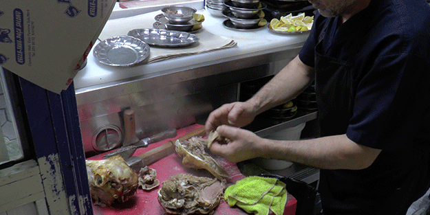 Bu şifa kaynağının yapımı tam 14 saat sürüyor