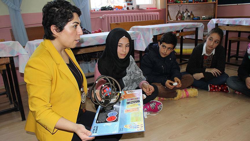 Bu sınıfa ayakkabısız giriliyor!