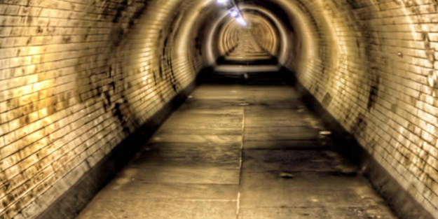 Bu tünelin içinden çıkanlara inanamayacaksınız!
