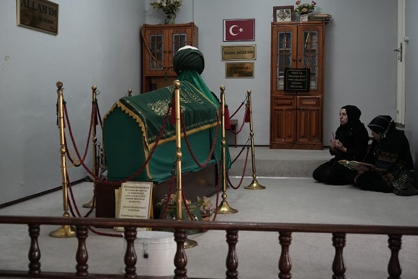 Bu türbe Ramazan ayında ilgi odağı oluyor