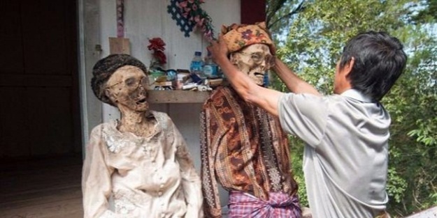 Ölülerine yaptıklarına inanamayacaksınız - FOTO