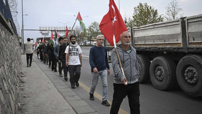 Bu utancı kaldıramadıkları için yolara düştüler! Gazze için karınca misali