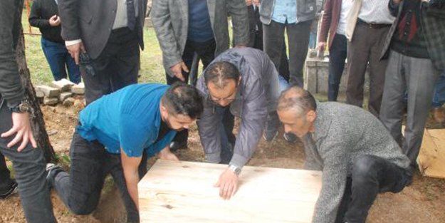 Bu vahşet unutulmaz! Koca aile bir mezara defnedildi