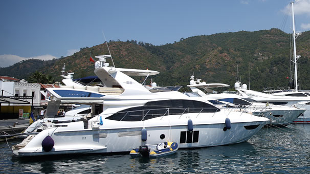 Bu yatların haftalık kirası bir villa parası