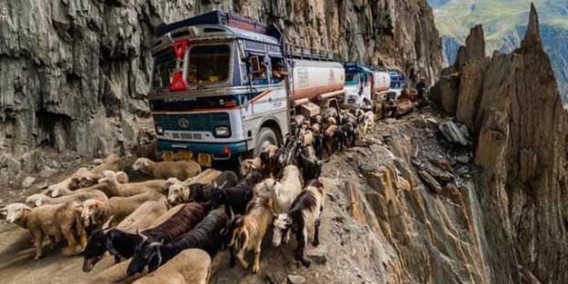 Bu yollar sizi çok korkutacak! - FOTO