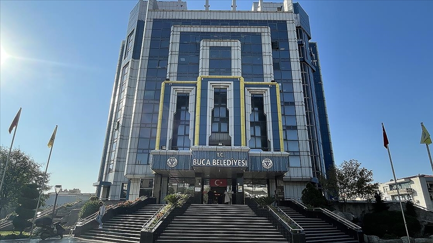 Buca Belediyesindeki yolsuzluk iddiasıyla 11 şüpheli gözaltına alındı