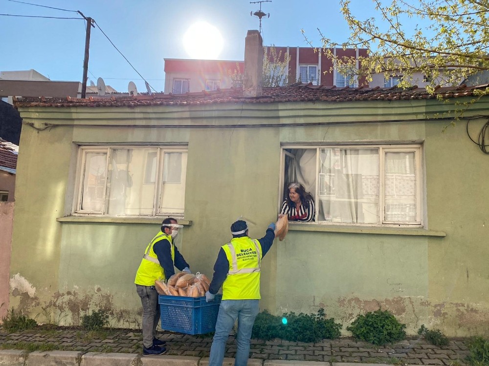 Buca Belediyesinden geceden sabaha ekmek mesaisi 