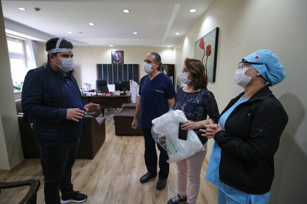 Buca Belediyesinden sağlık kahramanlarına ekipman desteği 
