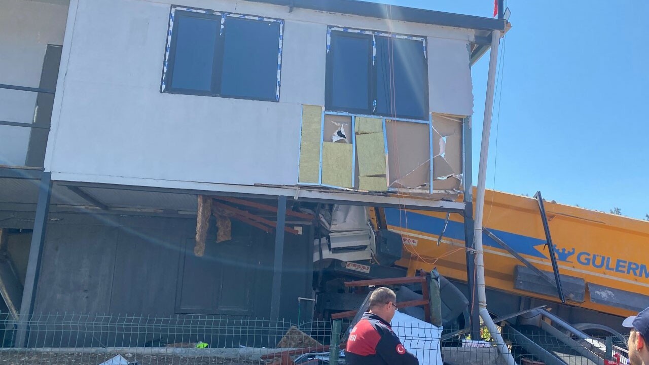 Buca'da korkunç kaza! Şoför hayatını kaybetti