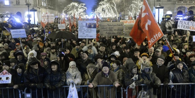 Budapeşte'de hükümet protesto edildi