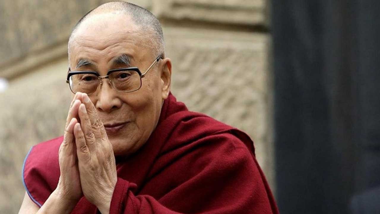 Budizmin lideri Dalai Lama mide bulandırdı!