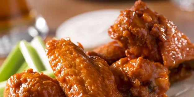 Buffalo soslu kanat (Buffalo wings) nasıl yapılır? Buffalo soslu kanat malzemeleri neler?