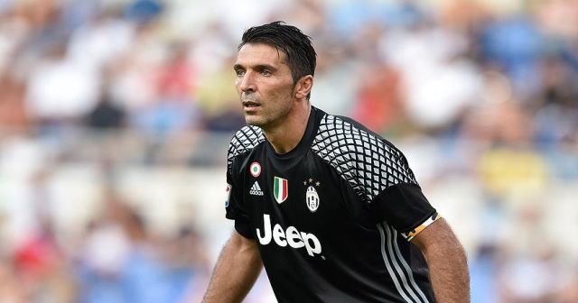 Buffon'a 'Altın Ayak' ödülü verildi