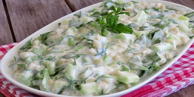 Buğdaylı yoğurtlu semizotu salatası tarifi
