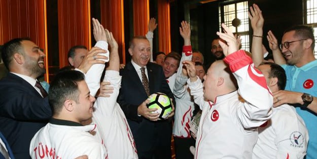Bugün Külliye bir başka güzeldi! Erdoğan özel sporcuları kabul etti