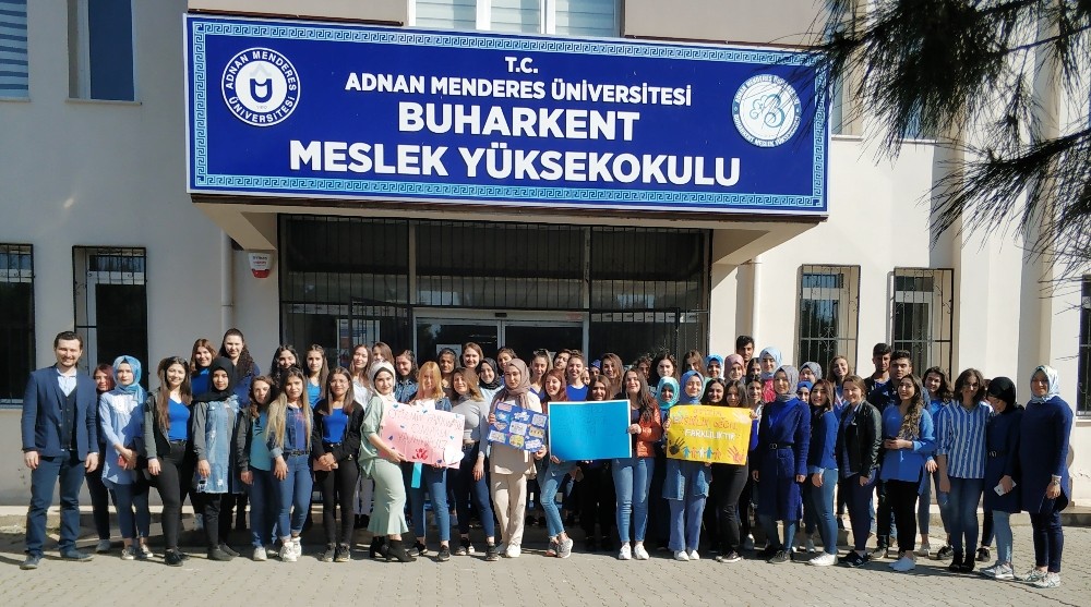 Buharkent üniversiteliler otizme dikkat çekti 