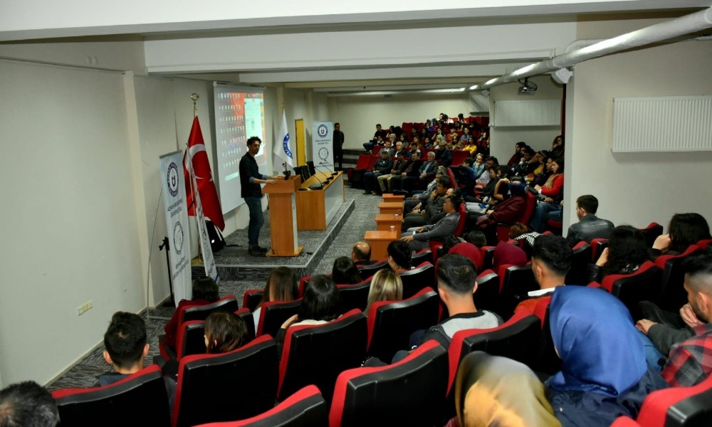 Buharkent’de geleceğin meslekleri konuşuldu 