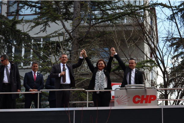 Buket Aydın'dan CHP'deki DEM Parti krizi hakkında ilk yorum: İmamoğlu ve Özel neredeyse ayağının altını yalayacak