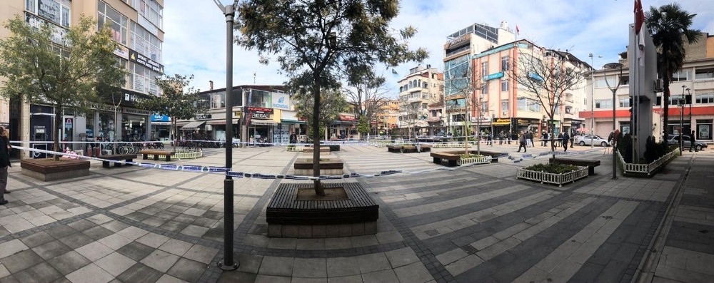 Bulancak Belediyesi uyarıları dinlemeyen vatandaşlara meydanı kapattı 