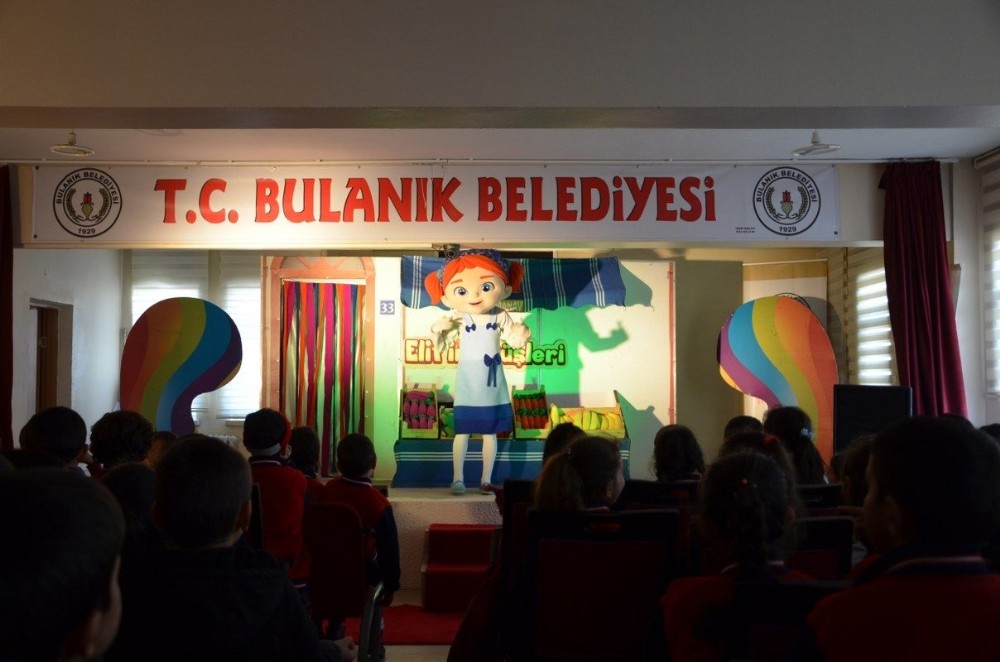 Bulanık Belediyesinden tiyatro gösterisi 