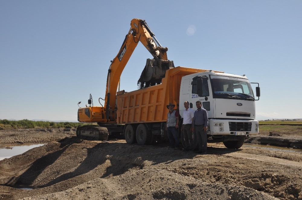 Bulanık’ta stabilize yol yapım çalışmaları devam ediyor 