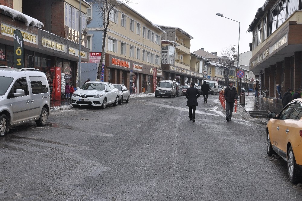 Bulanık’ta karla mücadele çalışması 