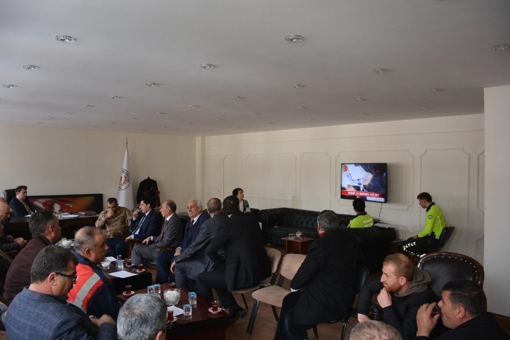 Bulanık’ta ‘otobüs ve minibüs kazalarının önlenmesine yönelik toplantı’ yapıldı 