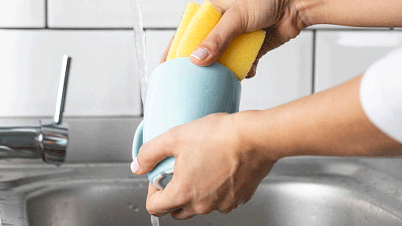 Bulaşık deterjanı sessiz tehlike! Uzmanlar uyardı: Elde geri dönüşsüz hasar bırakabilir