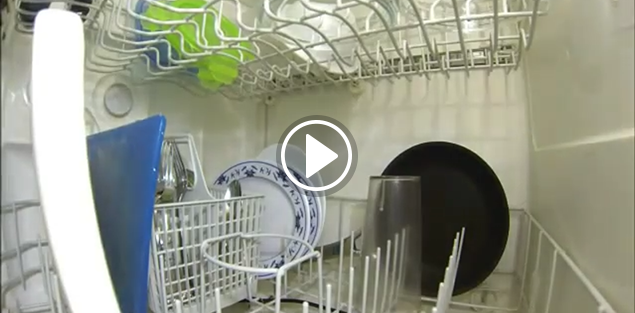 Bulaşık makinesinin içine kamera koyuldu ve bakın içeride neler oldu!