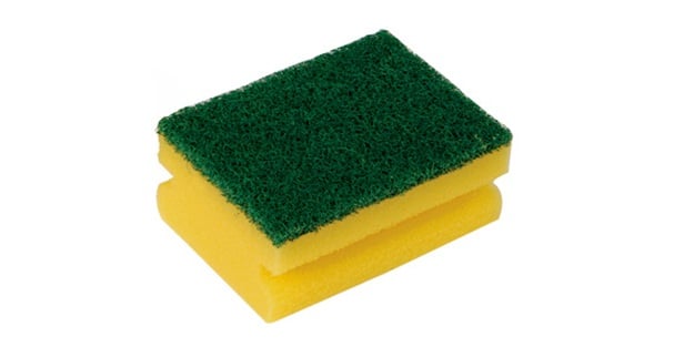 Bulaşık süngerini buzdolabına koyun