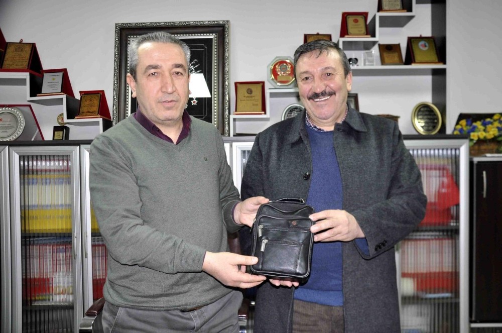 Bulduğu 20 bin TL’yi hiç düşünmeden sahibine ulaştırdı 