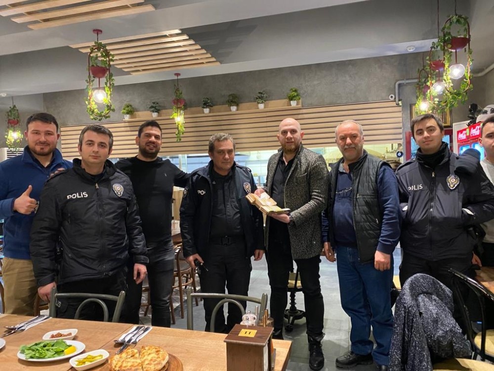 Bulduğu 400 bin TL’yi sahibine teslim etti 