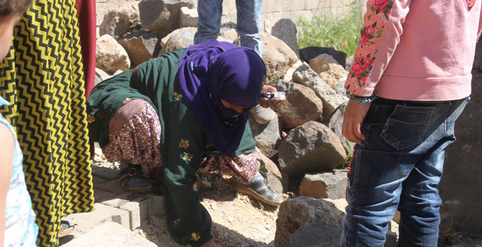 Bulduğu cismi yere atan 8 yaşındaki çocuk patlama sonucu öldü