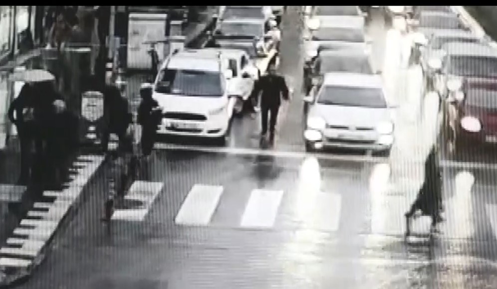 Bulduğu parayla iş kurmak için köfte makinesi almış 