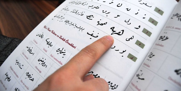 Bülent Arı: Çocuklar Osmanlı Türkçesi'ni 1 yılda öğrenir