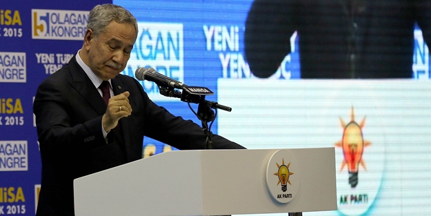 Bülent Arınç gözyaşlarına hakim olamadı