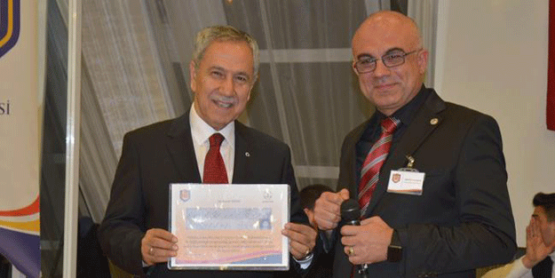 Bülent Arınç'a diploma sürprizi