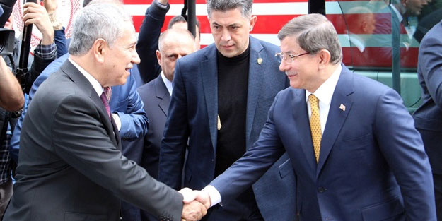 Bülent Arınç'tan Ahmet Davutoğlu sürprizi