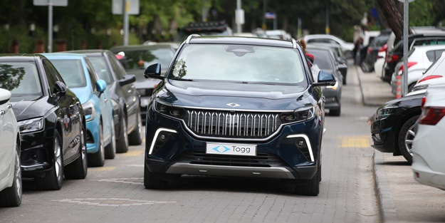 Bülent Turan Çanakkale'de sanayi esnafıyla Togg'u inceledi