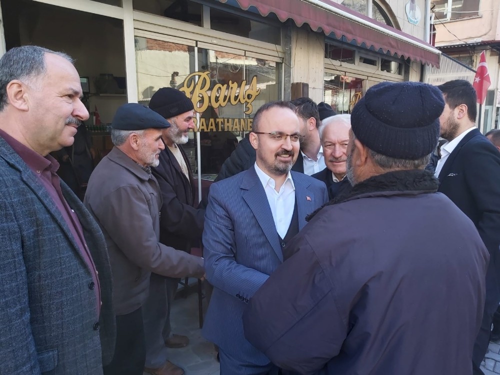 Bülent Turan halk pazarında hemşehrileriyle buluştu 