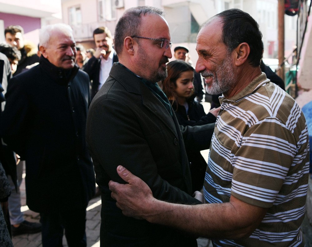 Bülent Turan umreye giden Roman vatandaşları ziyaret etti 