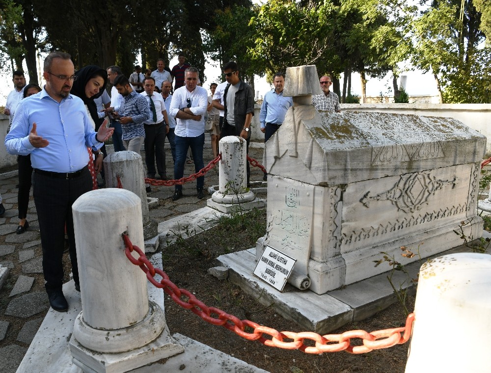 Bülent Turan’dan Gazi Süleyman Paşa ve Namık Kemal mezarlarına bayram ziyareti 