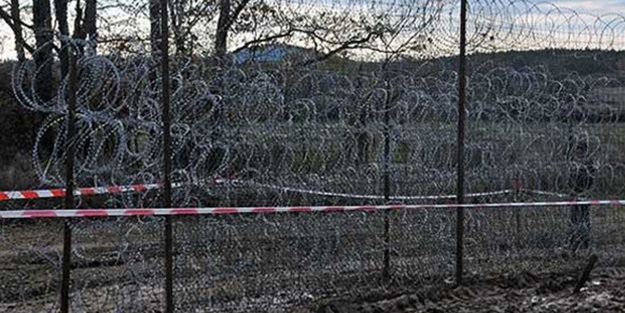Bulgaristan sınıra çektiği tel örgüyü uzatıyor