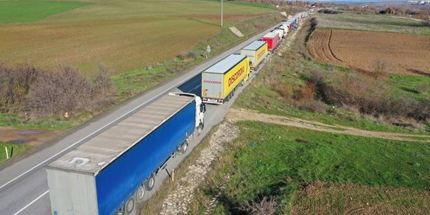 Bulgaristan sınırında 32 kilometrelik TIR kuyruğu!