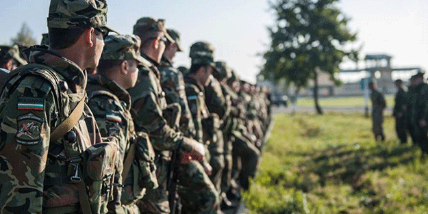 Herkes operasyona kilitlenmişken Türkiye sınırına asker konuşlandırdılar