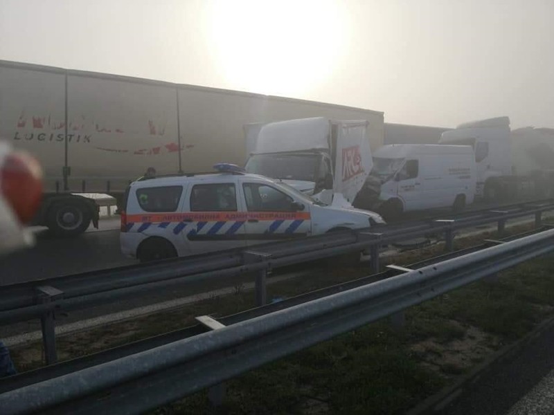 Bulgaristan'da 22 tır birbirine girdi