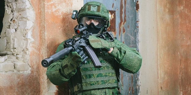 Bulgaristan'da ABD askerlerinden fabrikaya silahlı baskın! Büyük tepki çekti