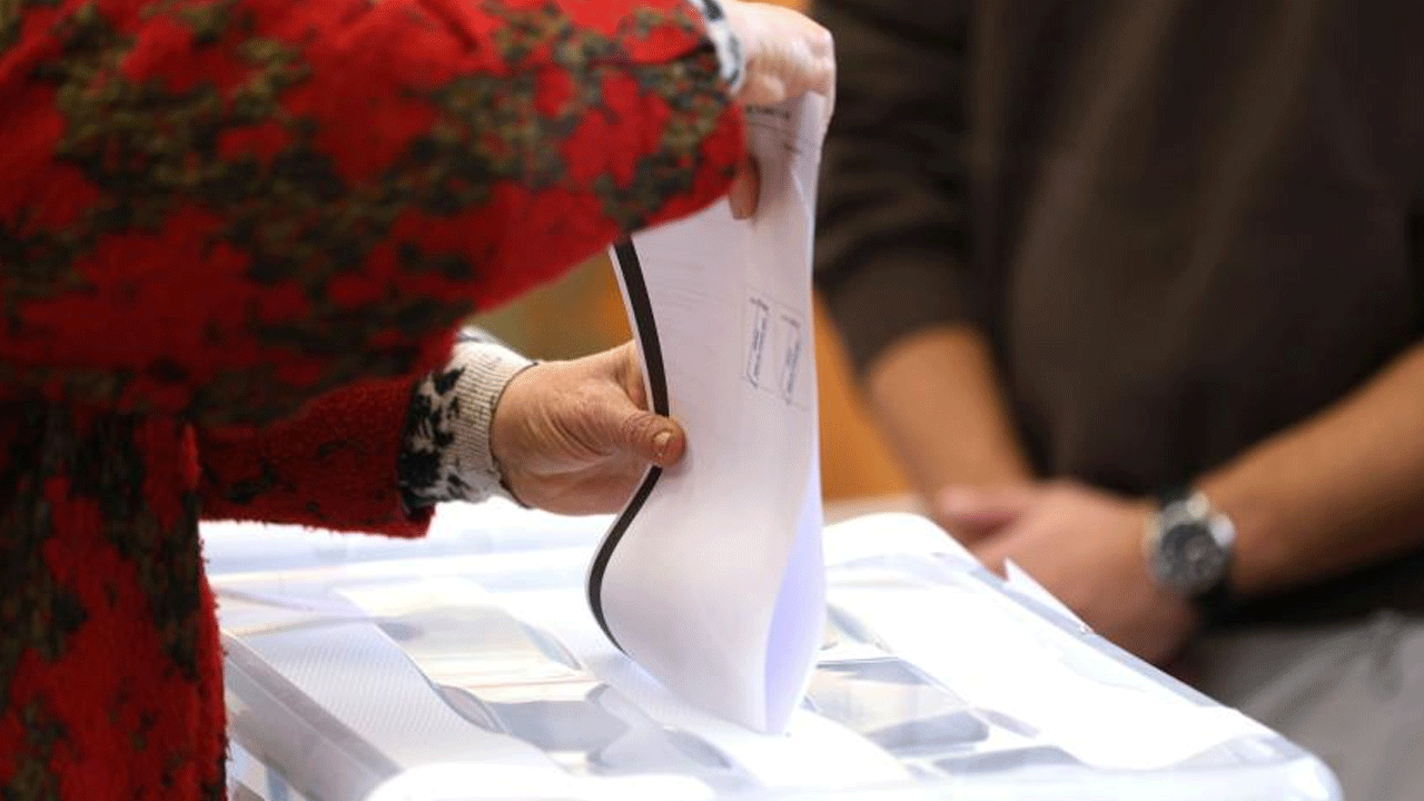 Bulgaristan’da GERB önde