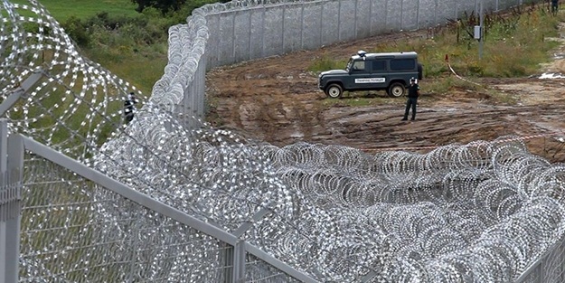 Bulgaristan'dan Türkiye sınırına tel örgü