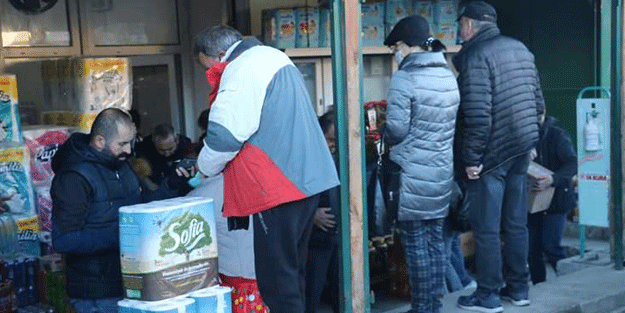Komşunun Türkiye kararı sonrası olay görüntüler! Birbirleriyle yarıştılar
